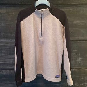 Patagonia Fleece Pullover 1/4 Zip Top. Sz Small. Boys. Gray and Black